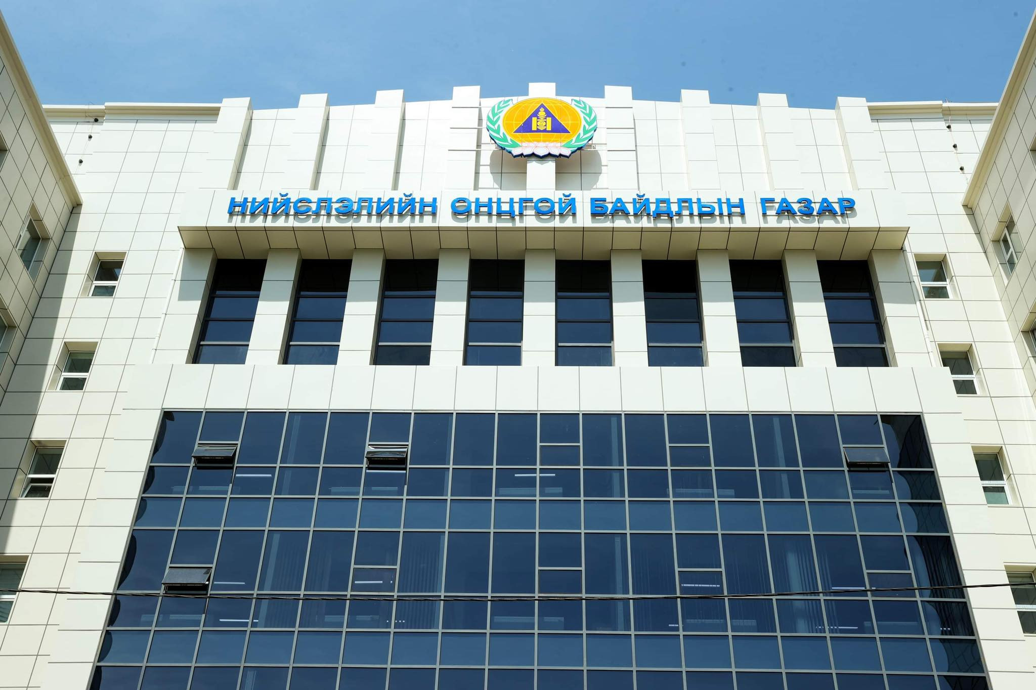 Цаг агаарын онцгой нөхцөлөөс үүдэн төөрсөн, сураггүй болсон 3 удаагийн дуудлага бүртгэгдэж, эрлийн ажиллагааг зохион байгуулан 2 иргэнийг эсэн мэнд олж, нэг иргэн буцалтгүй нэрвэгдэгч болсныг олж, холбогдох байгууллагад хүлээлгэн өгчээ